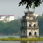 Hoan Kiem lake mit Ngoc Son Temple in Hanoi